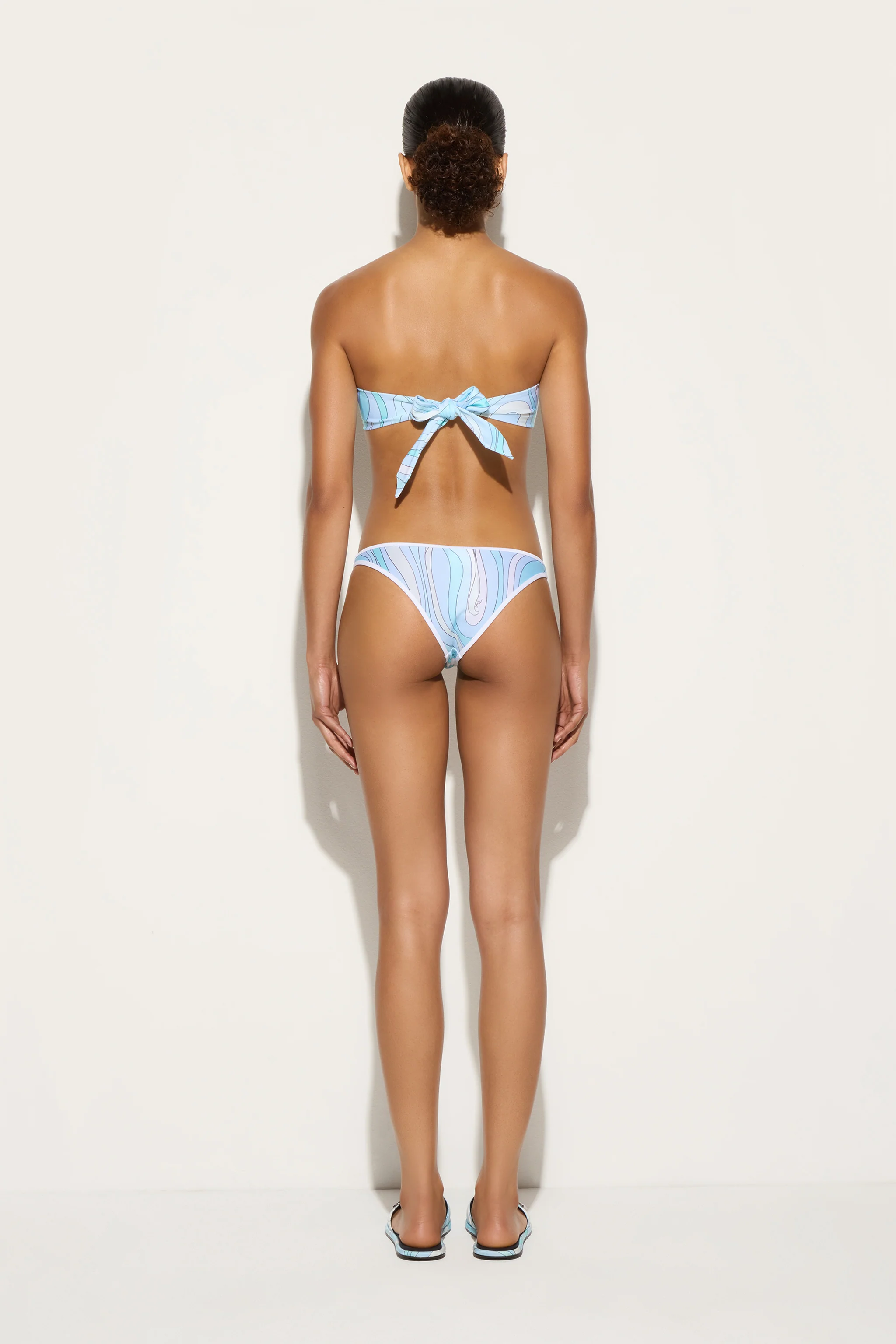 Top Bikini a Fascia in Stampa Marmo - Image 4